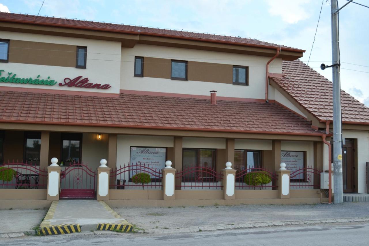 Ludanice Restauracia-Penzion Altana מראה חיצוני תמונה