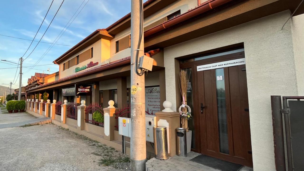 Ludanice Restauracia-Penzion Altana מראה חיצוני תמונה